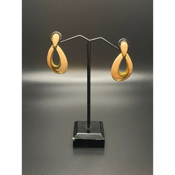 Napier Gold Tone and Nude Enamel Earrings VINTAGE - Picture 2 of 7